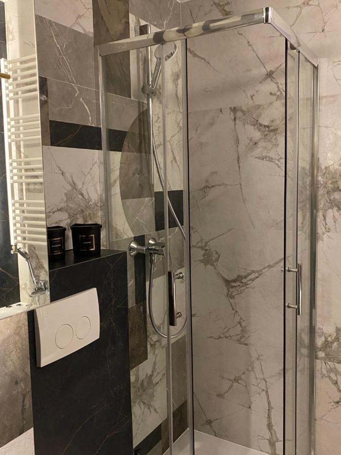 Family Sauna Teznia Apartments: Lakeside Retreat With Private Wellness